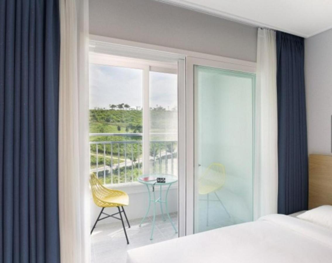 Yeosu Hotel First City מראה חיצוני תמונה