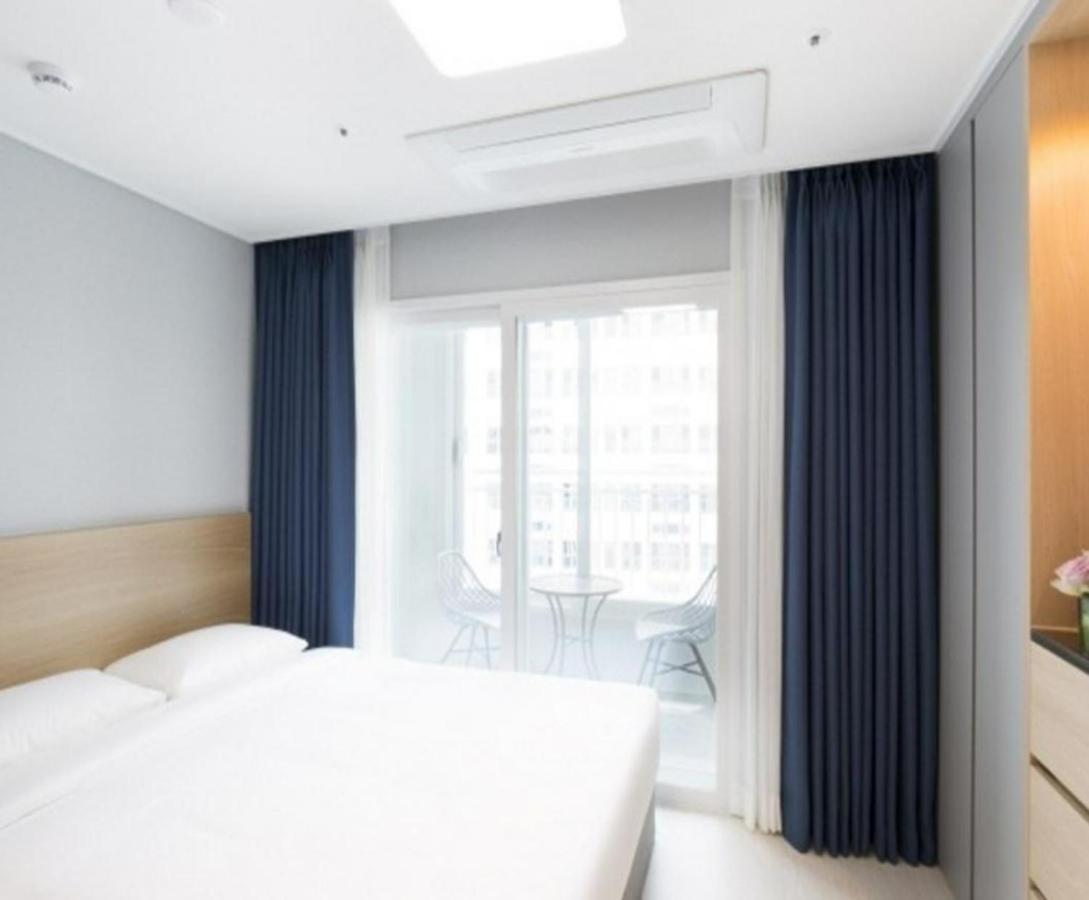Yeosu Hotel First City מראה חיצוני תמונה