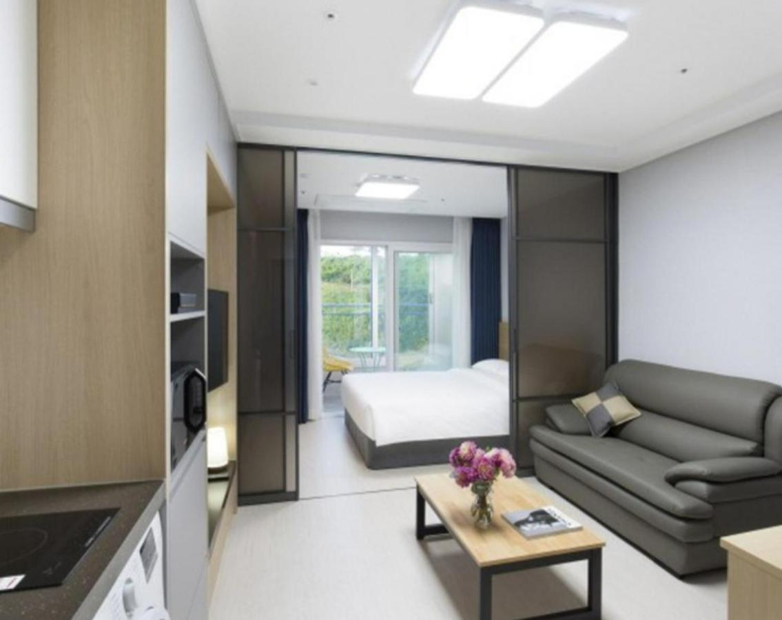 Yeosu Hotel First City מראה חיצוני תמונה