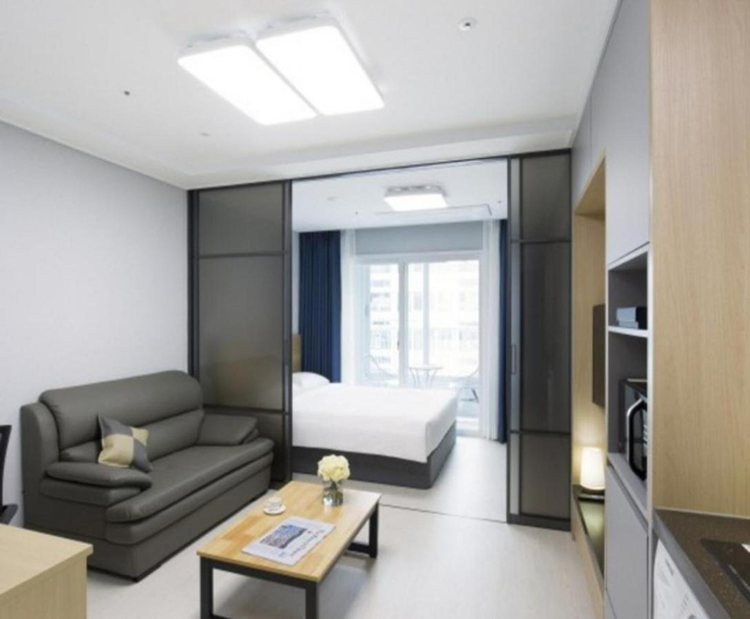 Yeosu Hotel First City מראה חיצוני תמונה