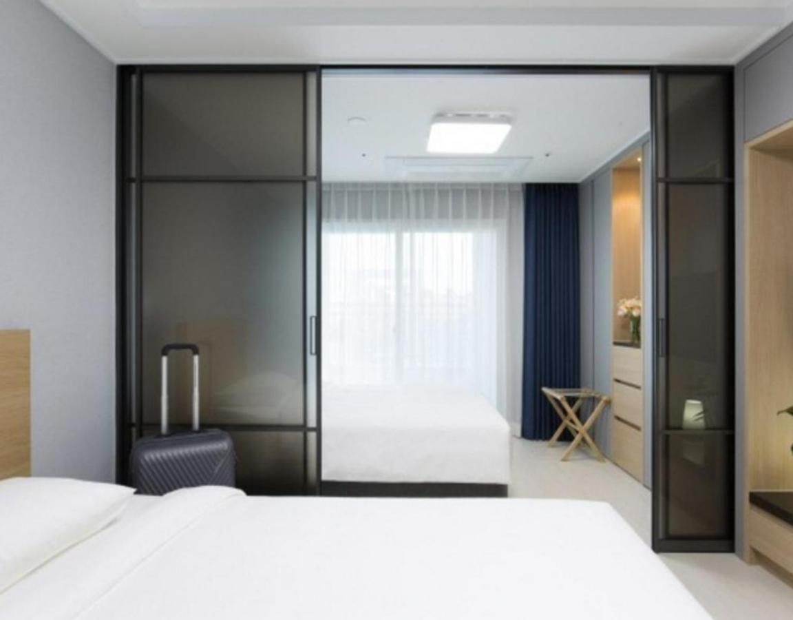 Yeosu Hotel First City מראה חיצוני תמונה
