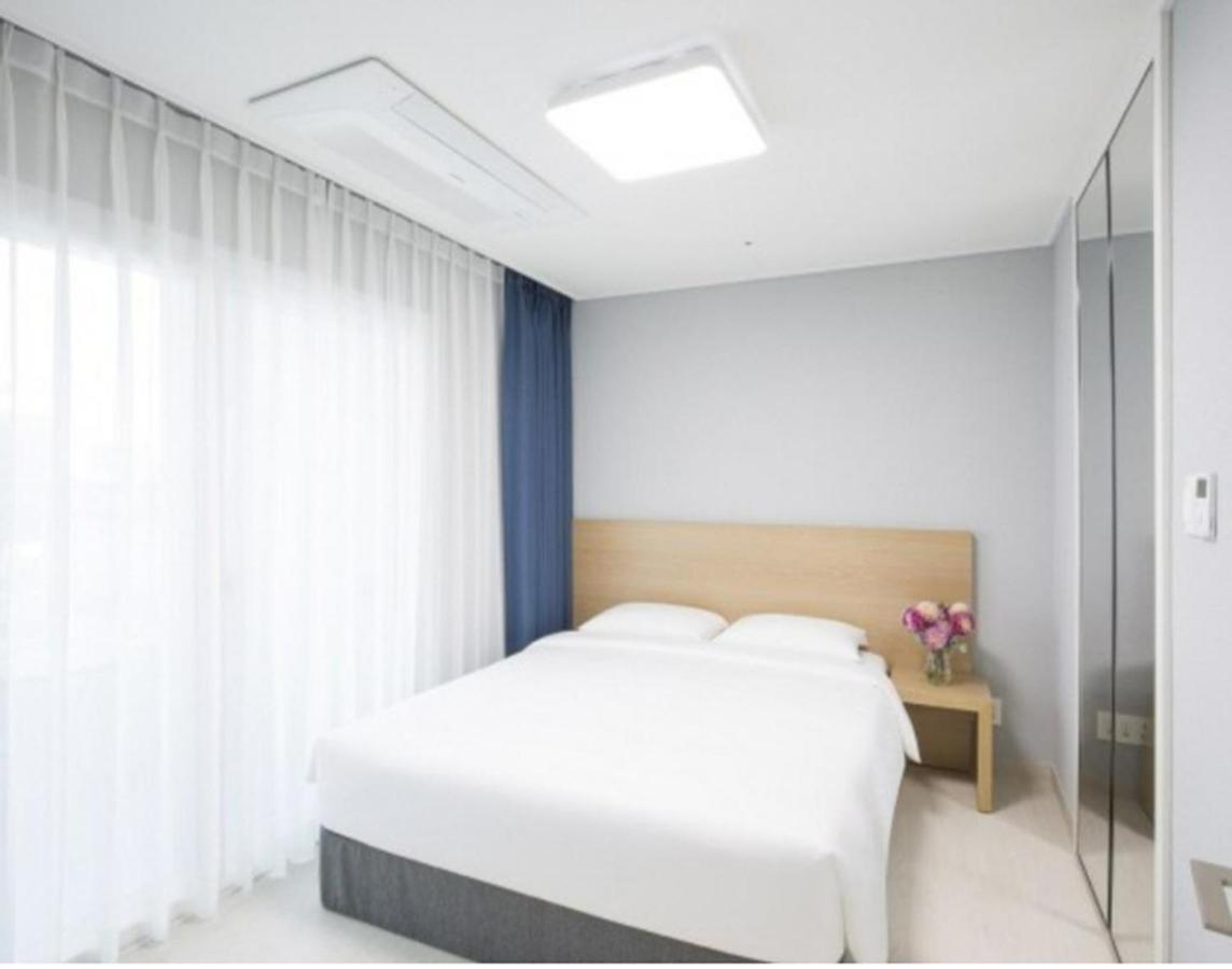 Yeosu Hotel First City מראה חיצוני תמונה