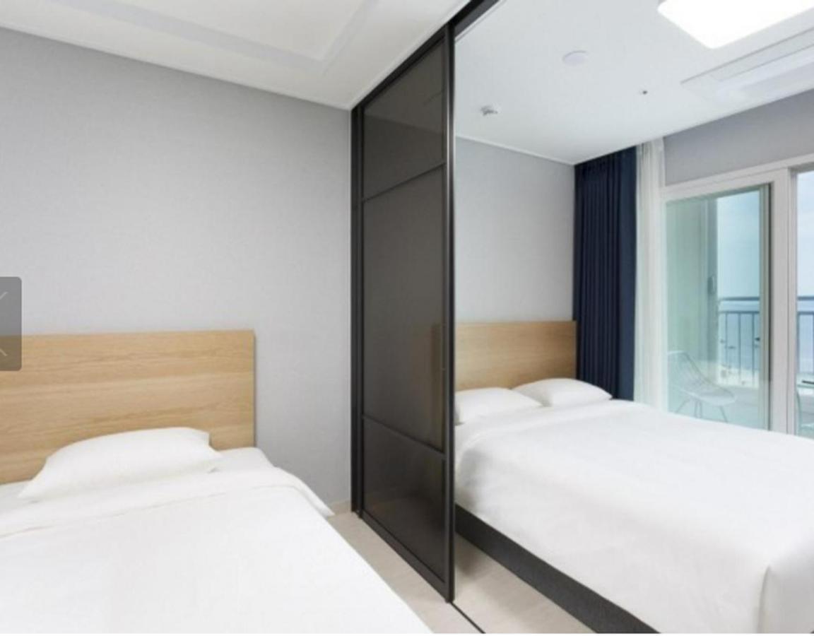 Yeosu Hotel First City מראה חיצוני תמונה