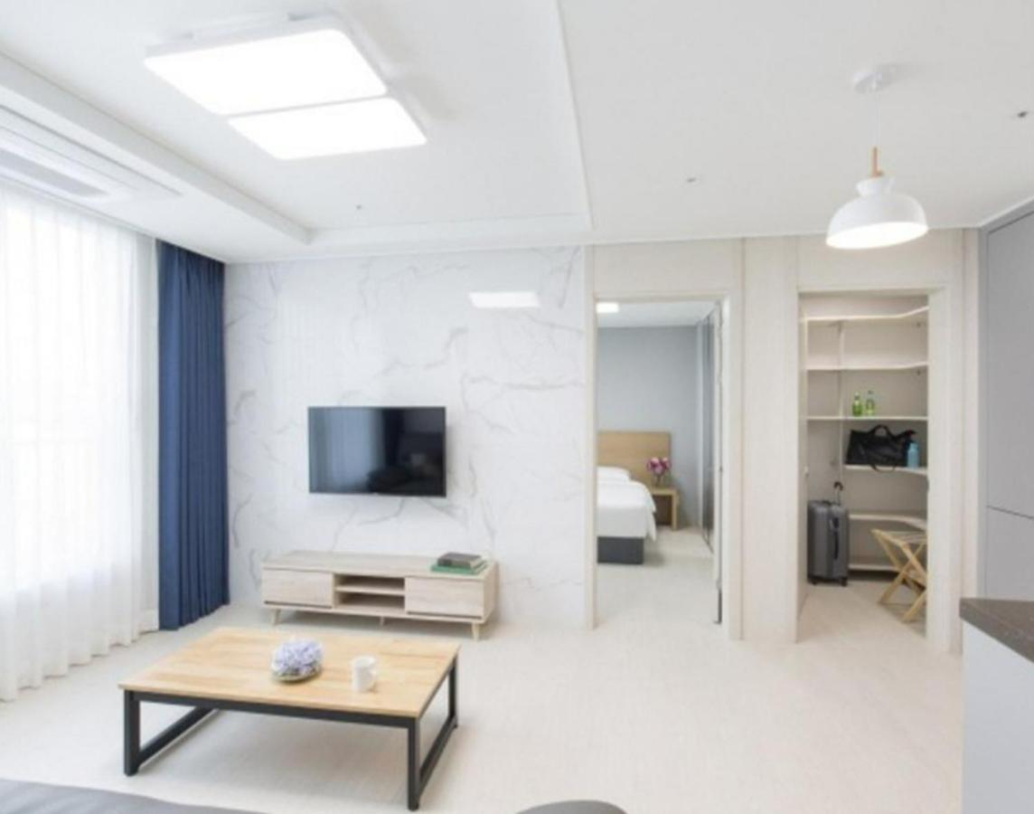 Yeosu Hotel First City מראה חיצוני תמונה