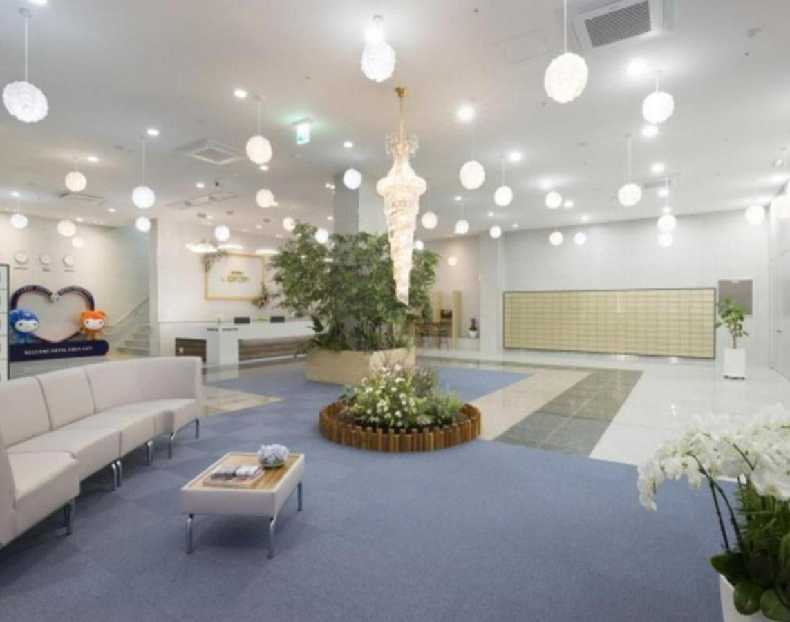 Yeosu Hotel First City מראה חיצוני תמונה