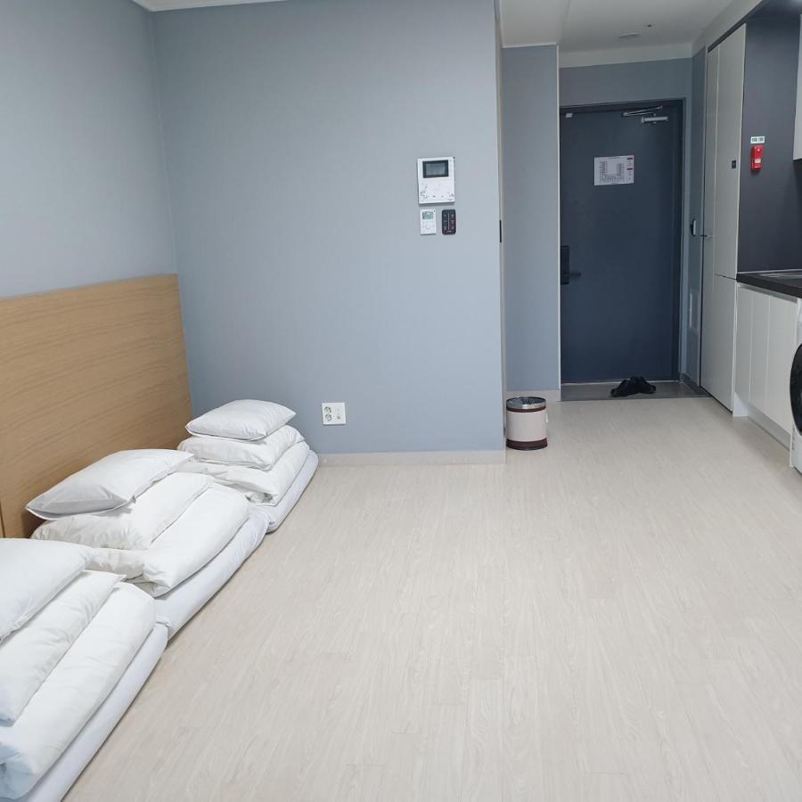 Yeosu Hotel First City מראה חיצוני תמונה