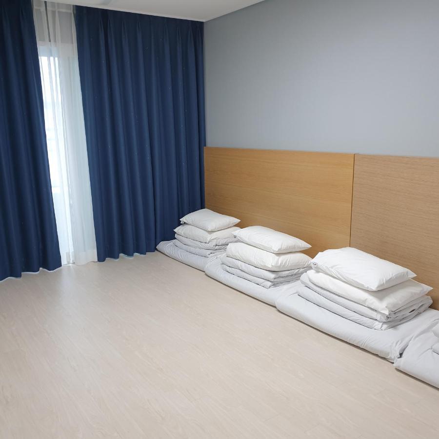 Yeosu Hotel First City מראה חיצוני תמונה