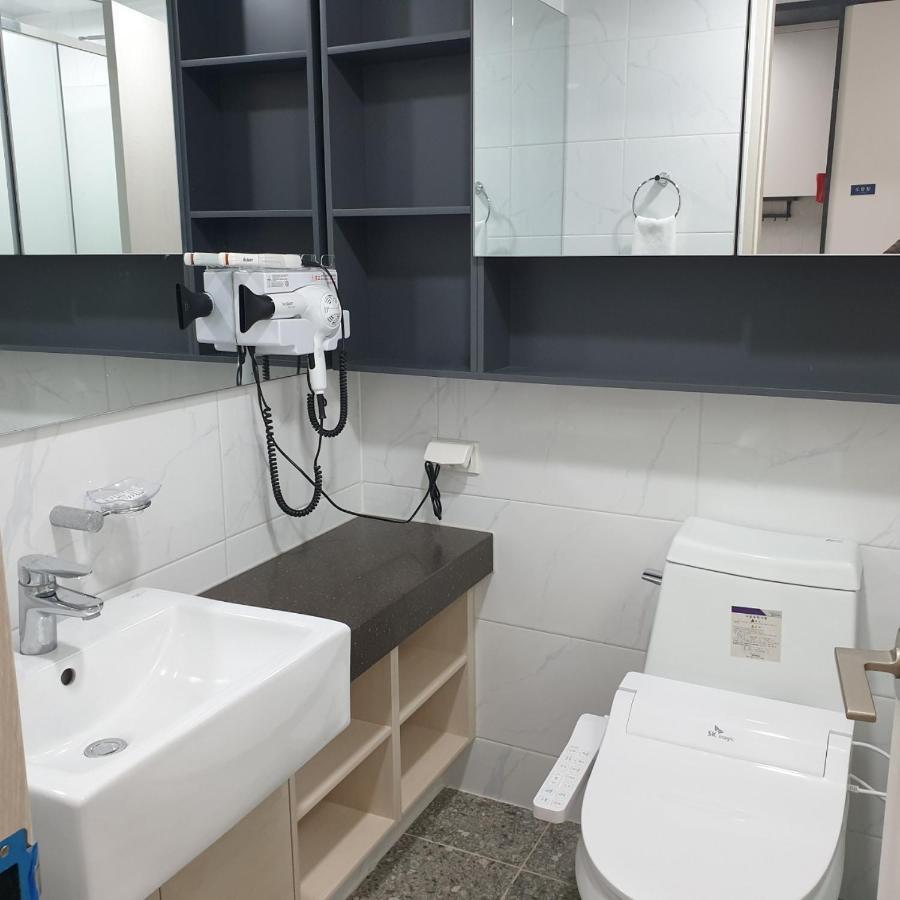 Yeosu Hotel First City מראה חיצוני תמונה
