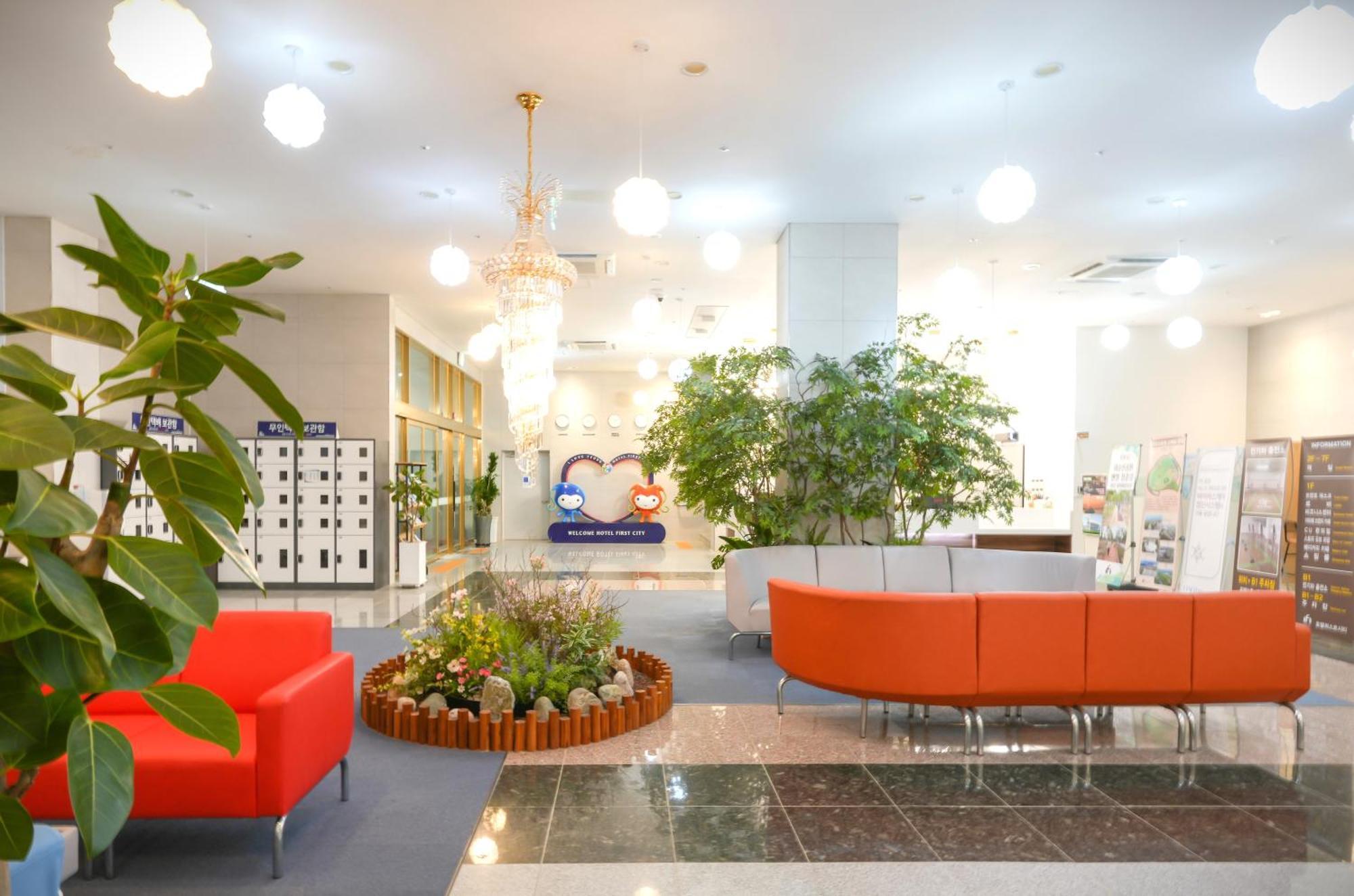 Yeosu Hotel First City מראה חיצוני תמונה