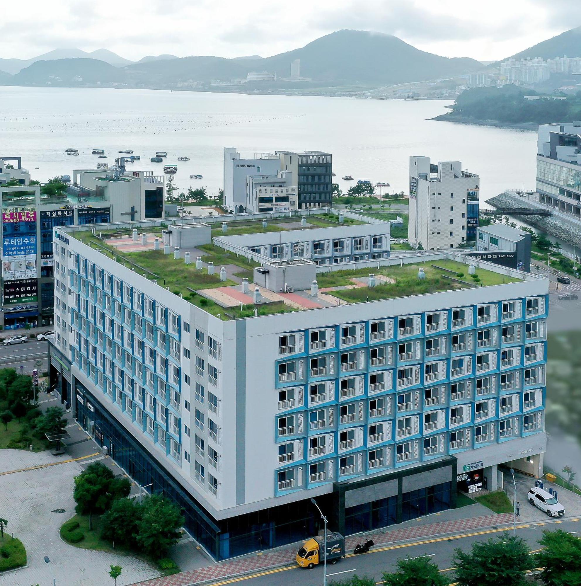 Yeosu Hotel First City מראה חיצוני תמונה