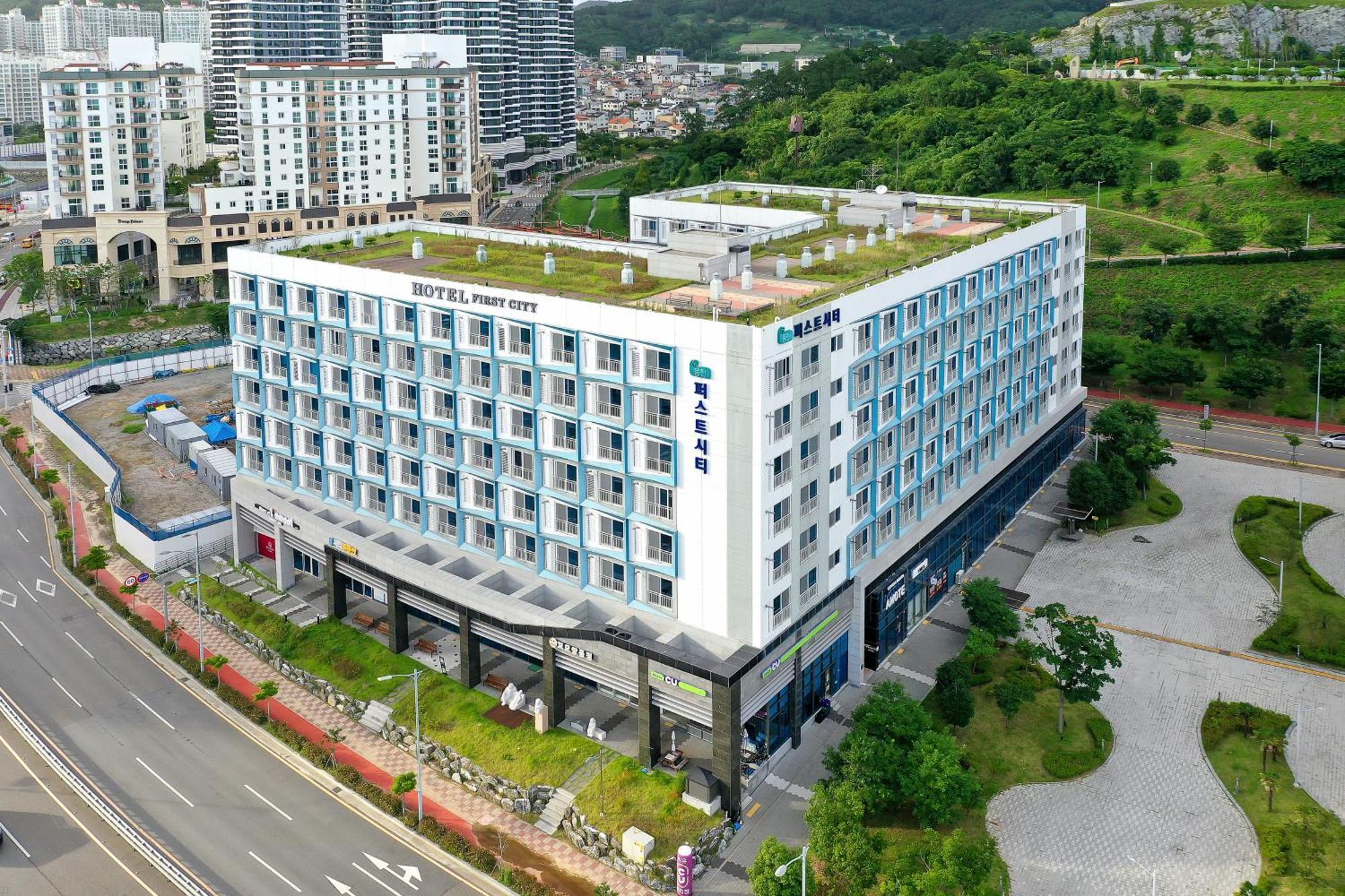Yeosu Hotel First City מראה חיצוני תמונה