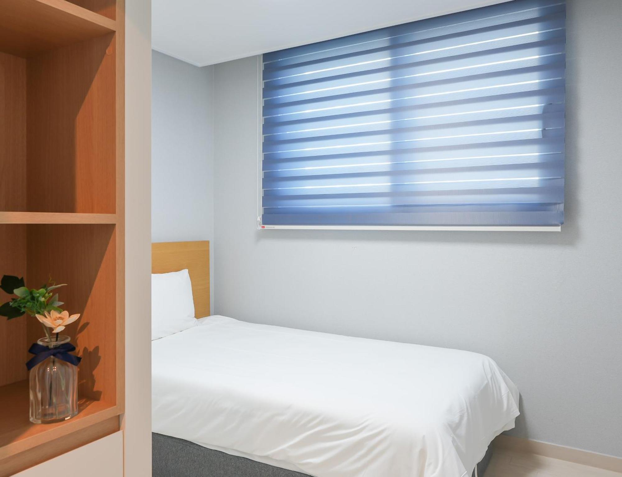 Yeosu Hotel First City מראה חיצוני תמונה
