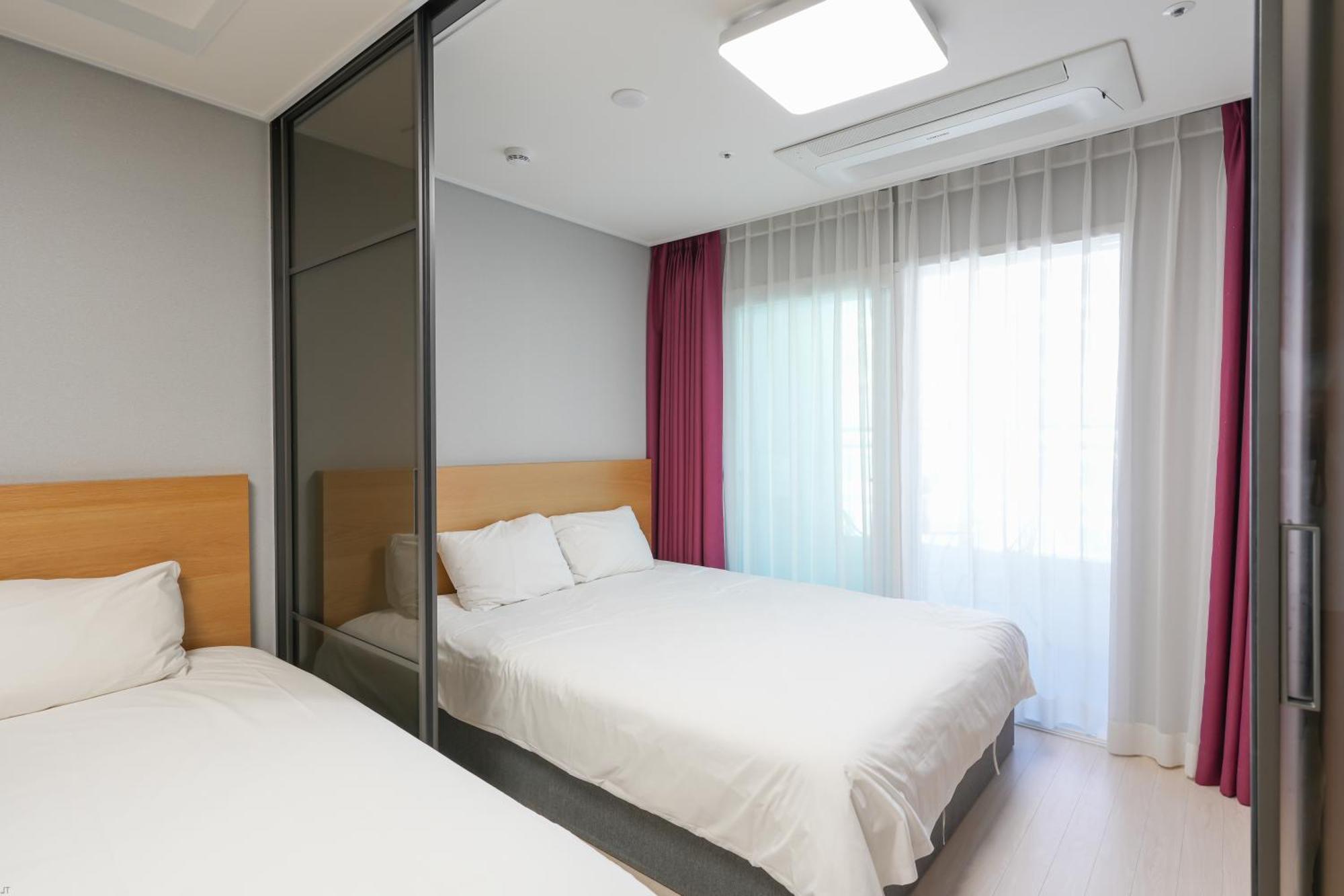 Yeosu Hotel First City מראה חיצוני תמונה