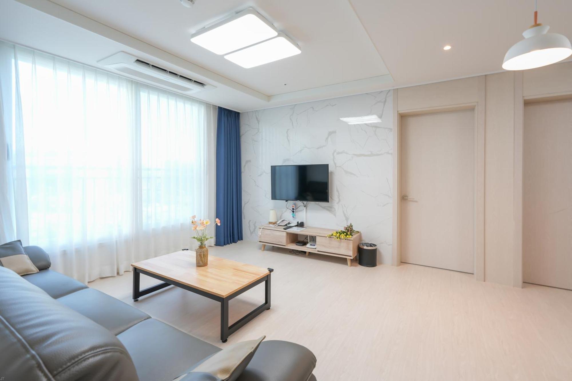 Yeosu Hotel First City מראה חיצוני תמונה