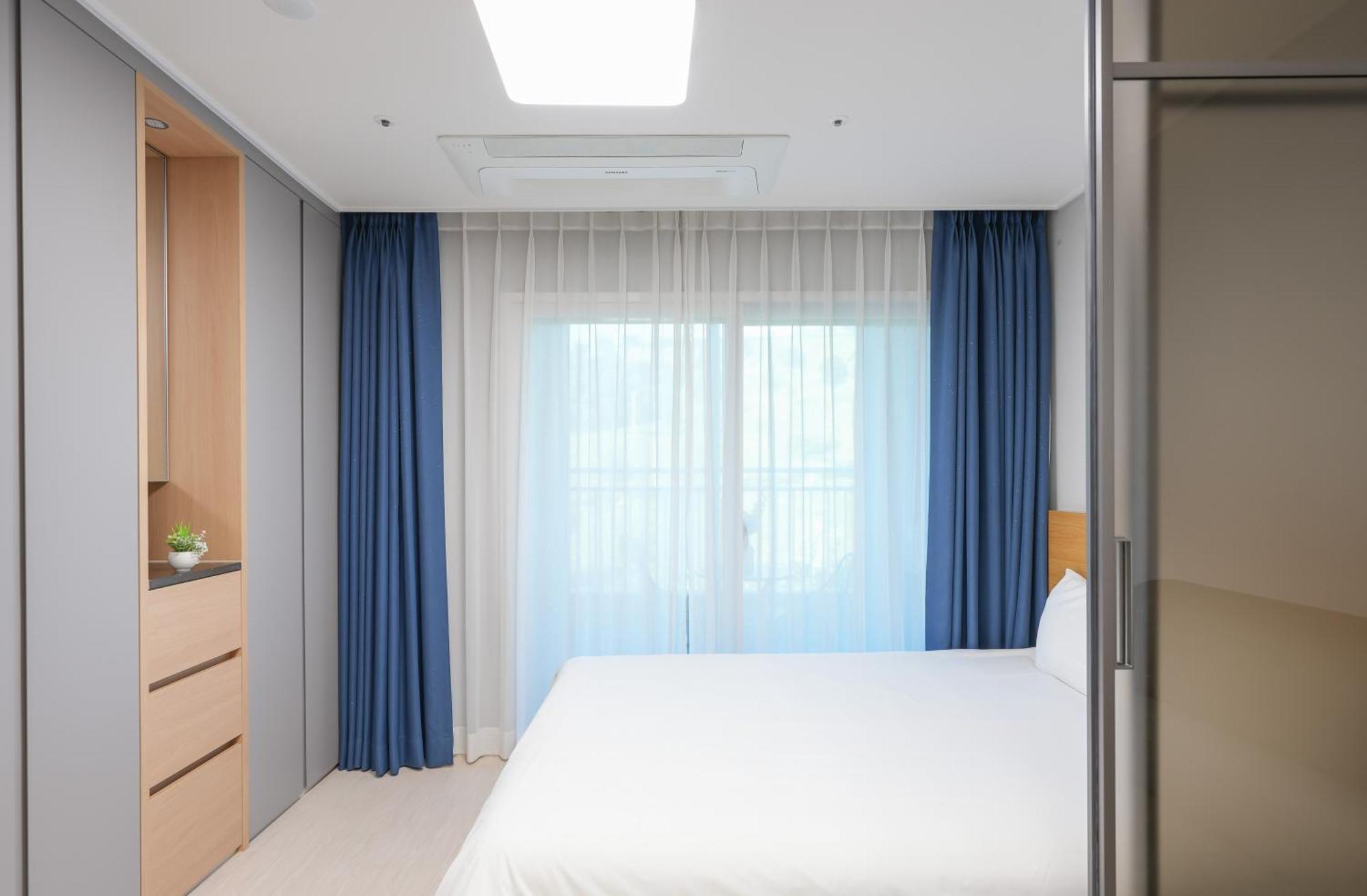 Yeosu Hotel First City מראה חיצוני תמונה