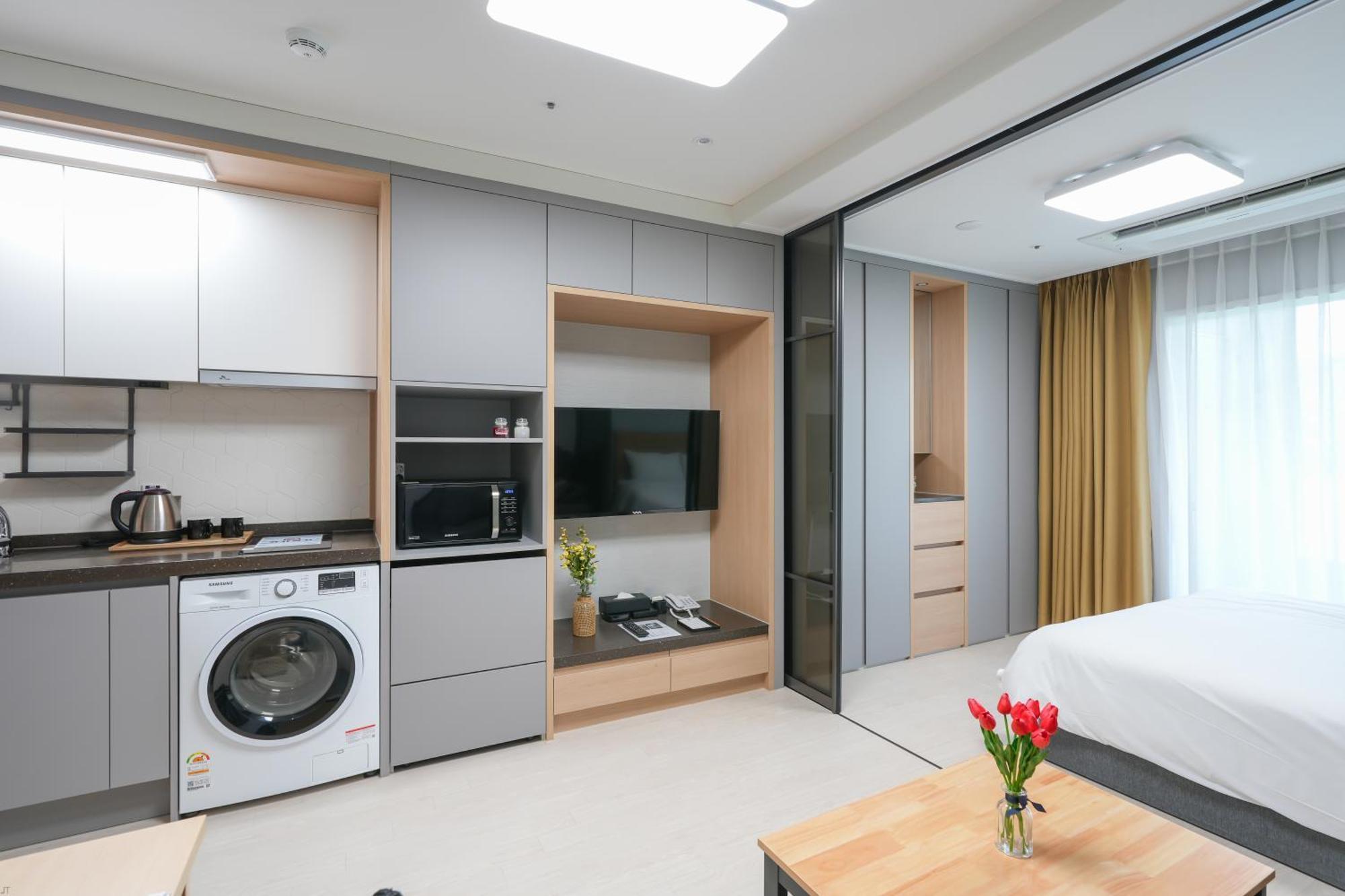Yeosu Hotel First City מראה חיצוני תמונה