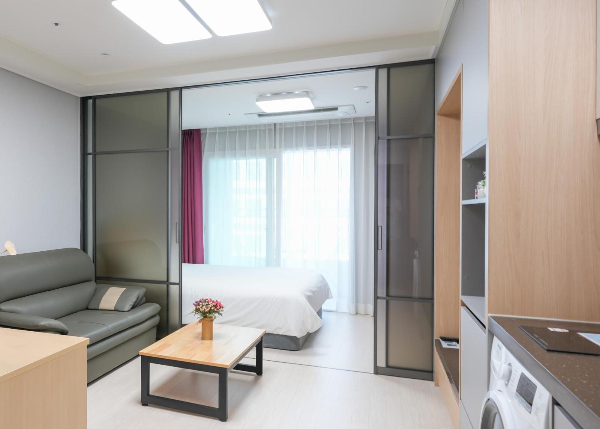 Yeosu Hotel First City מראה חיצוני תמונה