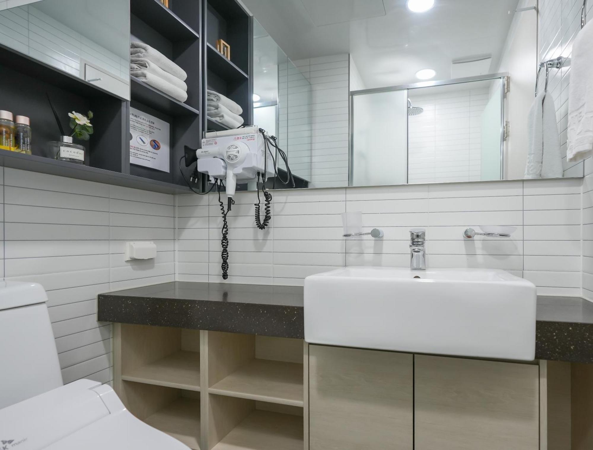 Yeosu Hotel First City מראה חיצוני תמונה